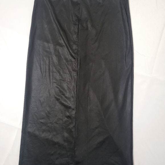 Black midi skirt with gold snap buttons. Size medium - Picture 2 of 5